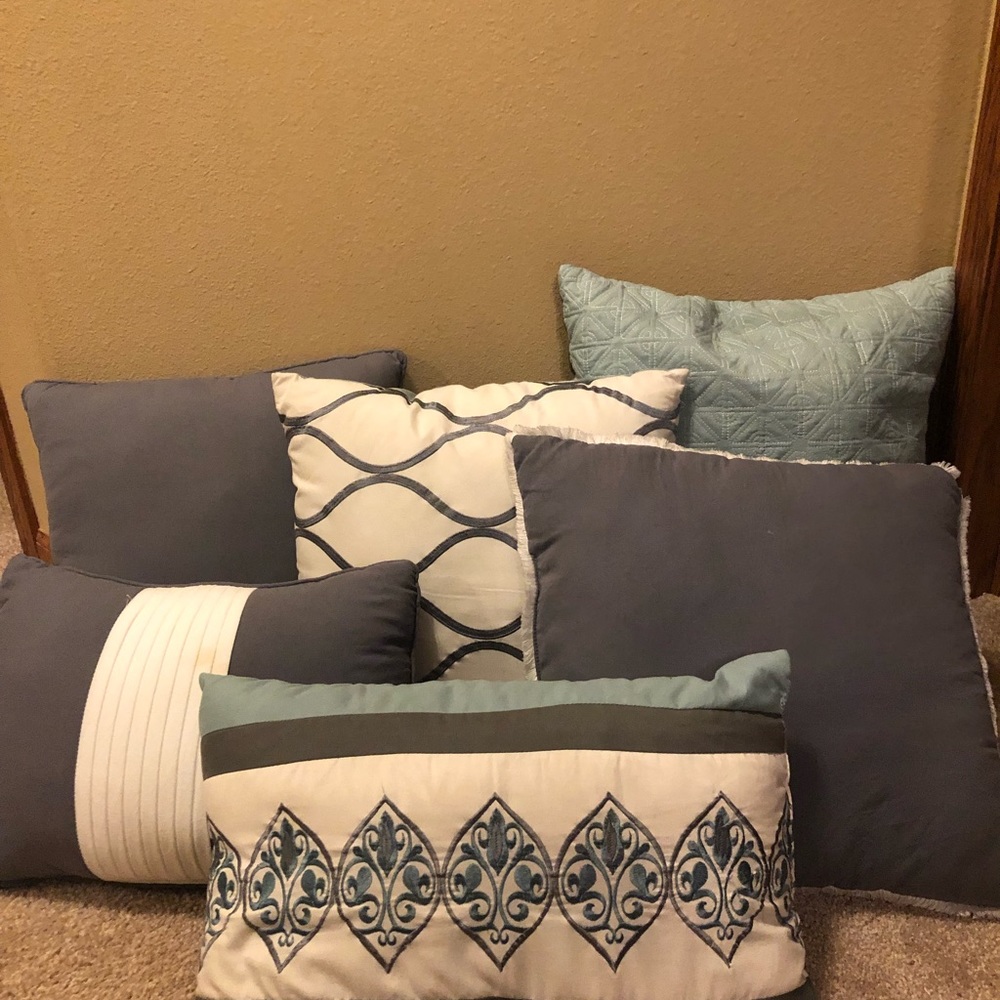 Set of Decorative Pillows